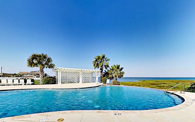 Luxe Waterfront - 3 Br Home