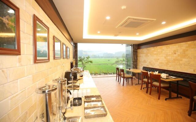 Liberty Hall Tam Coc Hotel & Villa