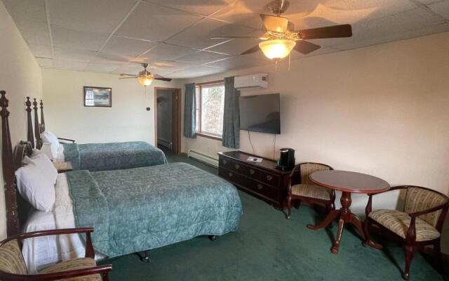 Sara Placid Inn & Suites