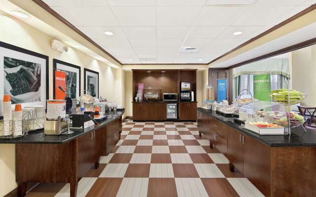 Hampton Inn & Suites Savannah-Airport