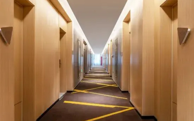 IU Hotel (Zibo High-tech Zone High-speed Railway North Station)