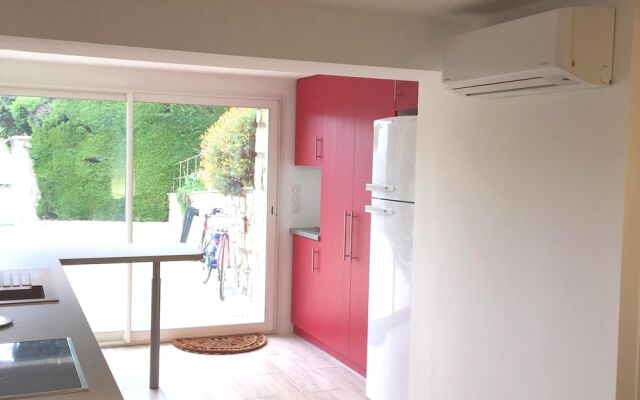 Studio in Vence, With Wonderful City View, Private Pool, Enclosed Gard