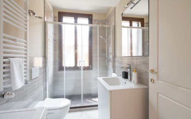 Ve.N.I.Ce Cera Remer Suite