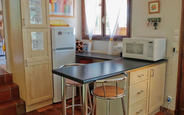 Spacious Holiday Home in Anglars-nozac With Swimming Pool