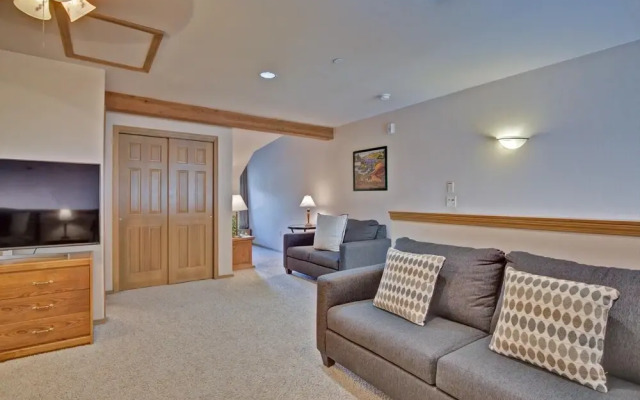 Tarn Landing  #c-4 2 Bedroom Condo by RedAwning