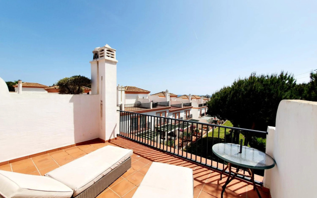 Lomas de Cabopino House