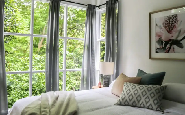 Morton Brae Luxury Cottage Sassafras – Guest Rooms – Melbourne