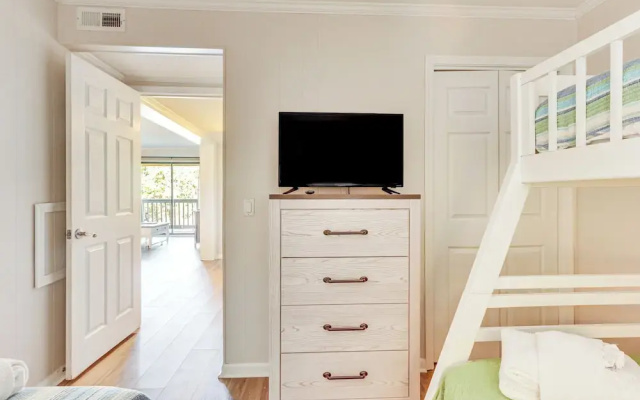 Walk to Beach: Condo w/ Balcony in Hilton Head