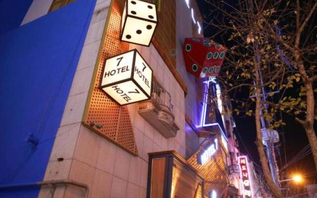 Hotel 7