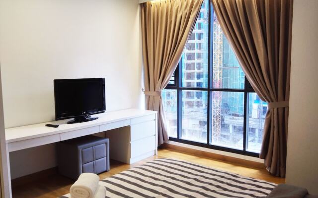 Mid Valley KL Gateway Family Suite Near LRT