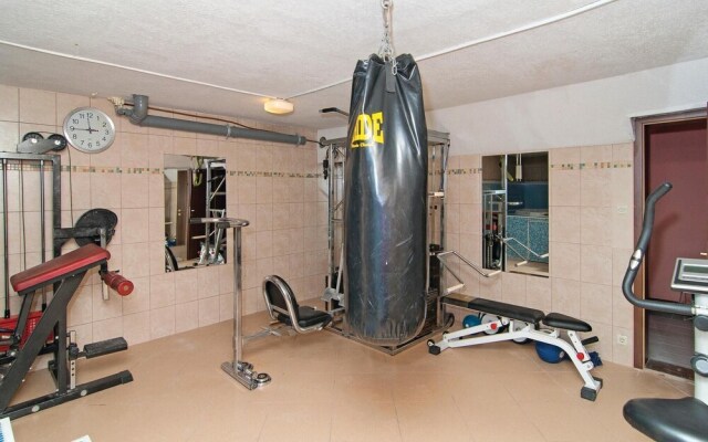 Nice Home in Split With Sauna, Wifi and 7 Bedrooms