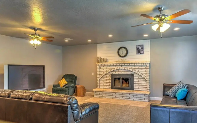 Central Escalante Home ~ 5 Mi to Grand Staircase!