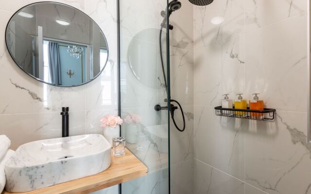 Luxury 2 Bedroom Apartment - Louvre