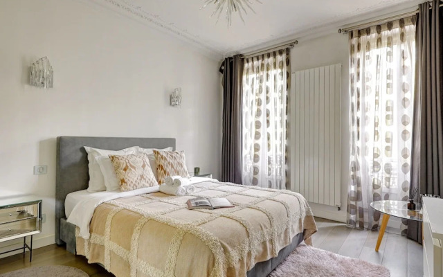 Elegant 3BR Arc de Triomphe