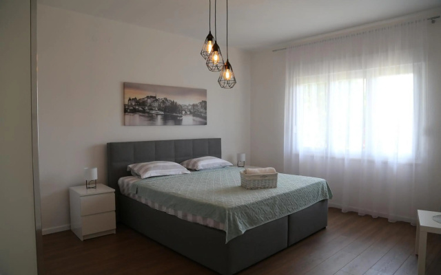 Garden House Apartment