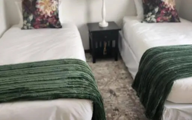 Elegant 2 bed apartment next to Gautrain Centurion