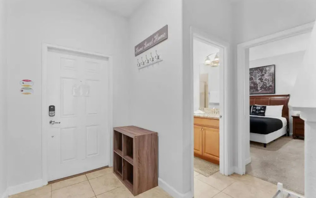 Amazing 4bdr Near Parks w Pool
