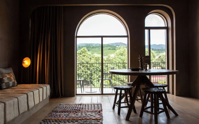 Life Gallery Hotel
