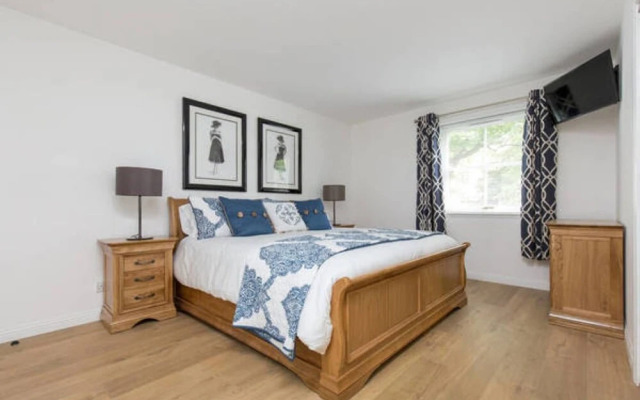 415 Huntingdon Place Apartment