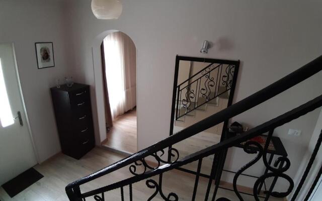 Gogoli Family Hotel