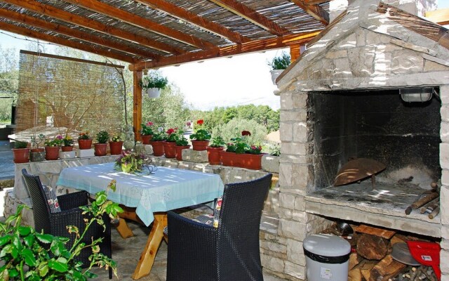 Enticing Holiday Home in Korčula Near Seabeach