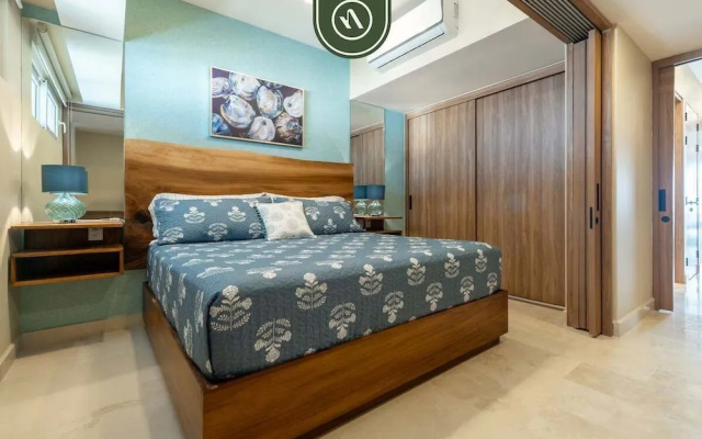 Elegant 1 BR Condo - Beachfront - Pools - King