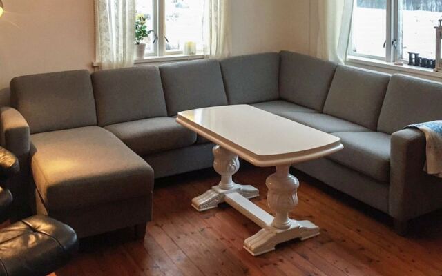 8 Person Holiday Home in Stadlandet