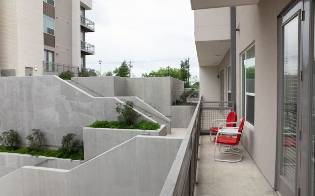 Chic Apts Barton Creek by WanderJaunt