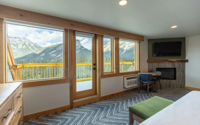 Hotel Canoe and Suites