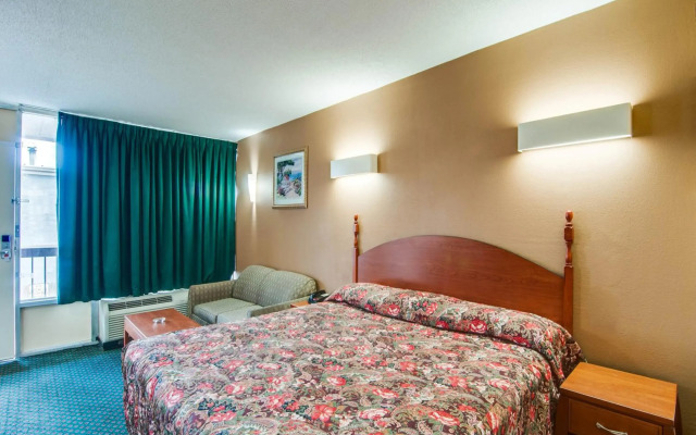 Econo Lodge Civic Center