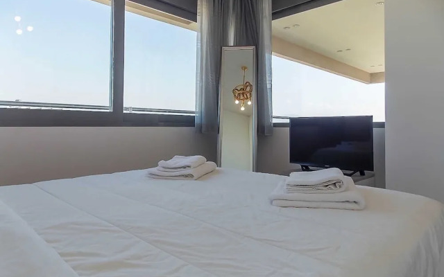Stylish 2 Bedroom Apartment Spectacular Sea View