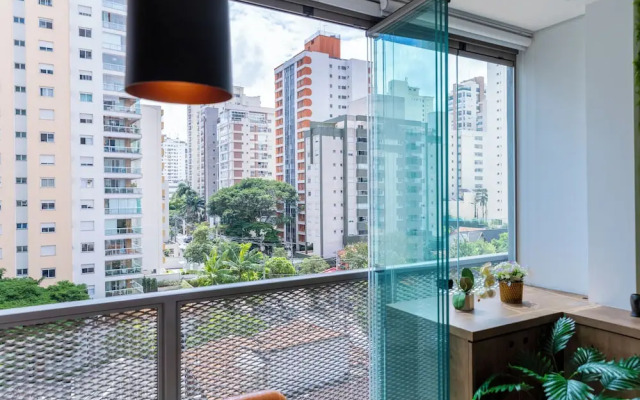 Vista incrível com piscina e AC