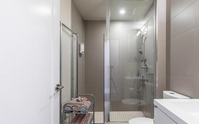 1bd Premier Condo 300front Str W