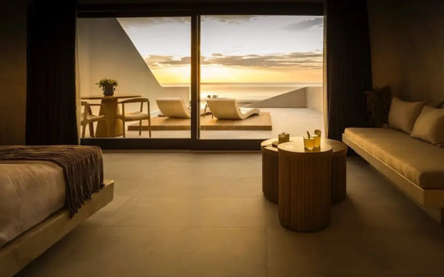 Pnoe Luxury Suites