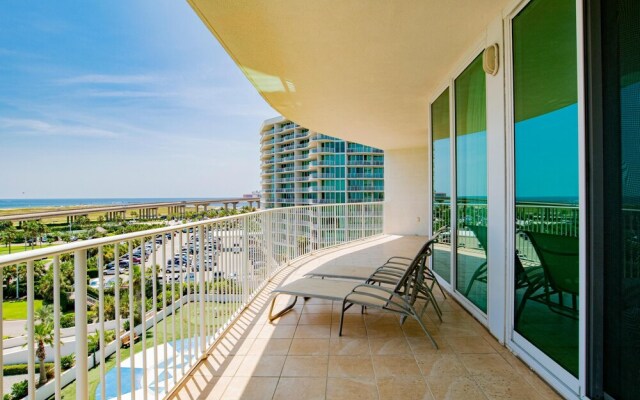 Unit with Wraparound Balcony - Crb0315