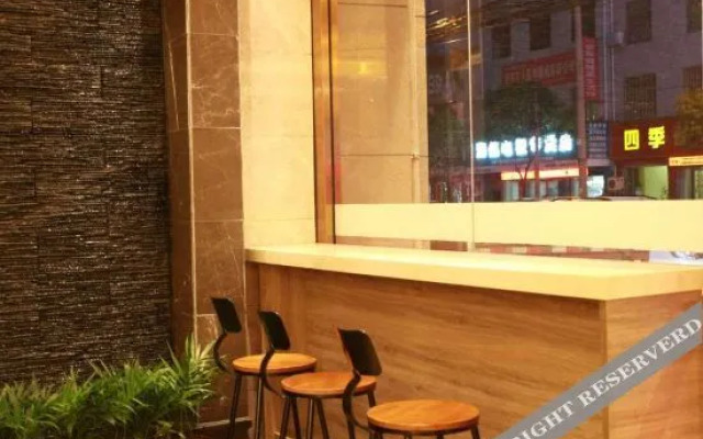 Zhouzhi Yibo Hotel