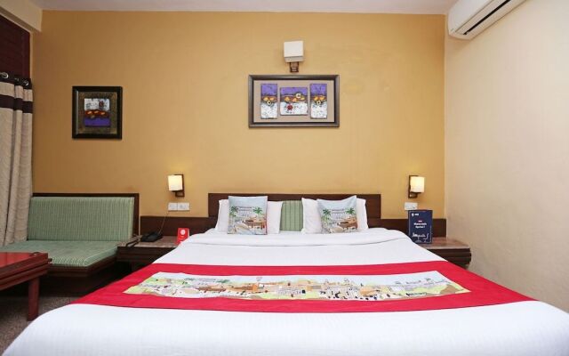 OYO 8600 Hotel Deepali Executive