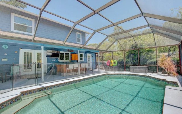 Spacious 4 3 Retreat- Heated Pool-playroom