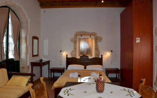 Skandalis Traditional Suites