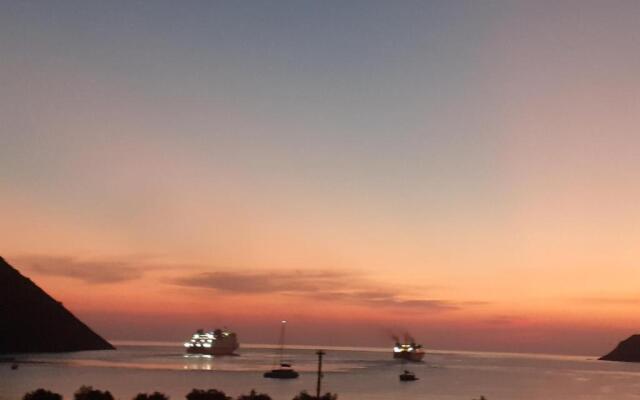 Alkyonis Sunset Suite