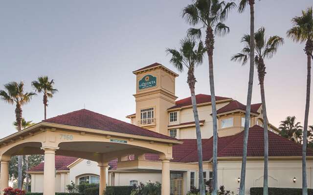 La Quinta Inn & Suites by Wyndham Orlando Airport North