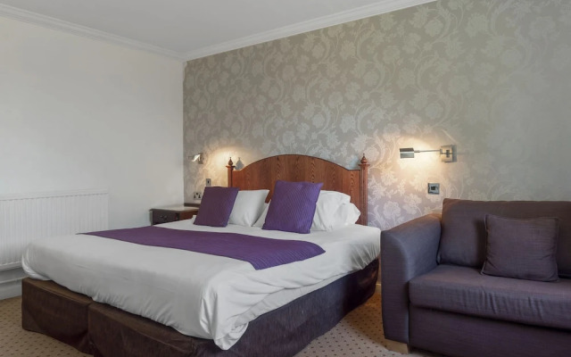 The Oaks Hotel