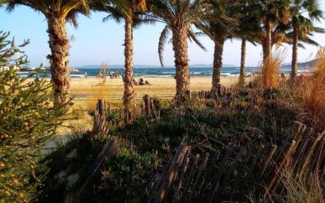 Nice 33m With Terrace Near The Beach