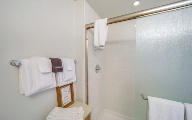 Walk to Lake Chelan: Top-level Waterfront Condo