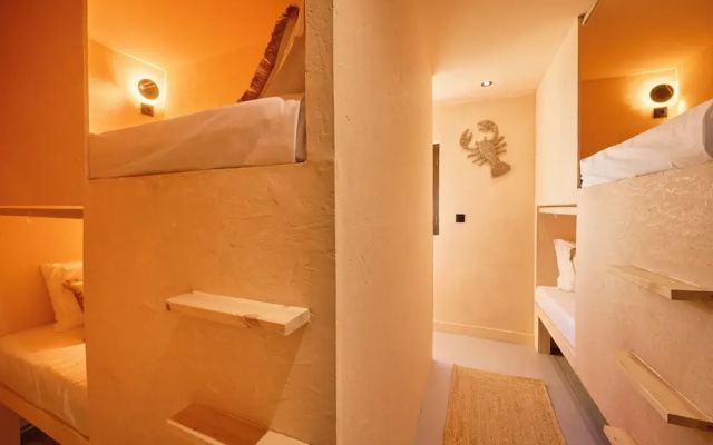 Wander Surf House