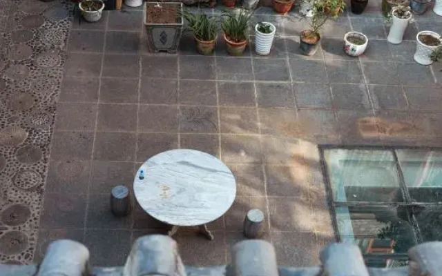 Yilongge Homestay (Dali Erhai Caicun Longkan Wharf Branch)