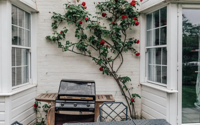 Montpellier House Centrally Located Large Garden - From 300 Per Night