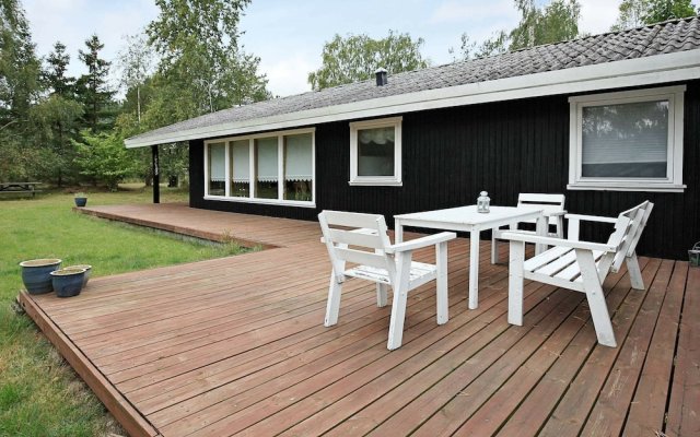 Relaxing Holiday Home in Højby Near Sea