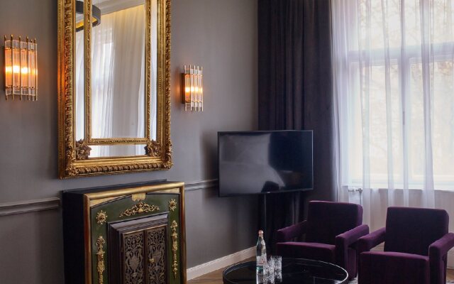 Hotel Collect – Adults Only