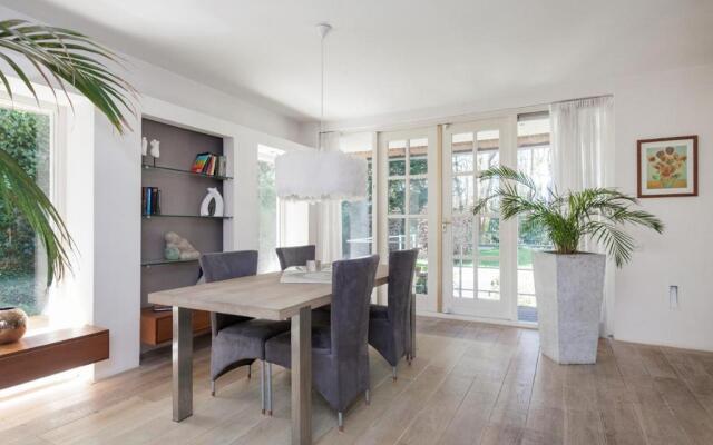 Exclusive villa AMS area